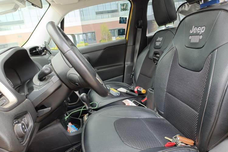 Used Jeep Renegade 2018 Connected Large Screen Version 180T Automatic Jingneng Version Left Front Seat