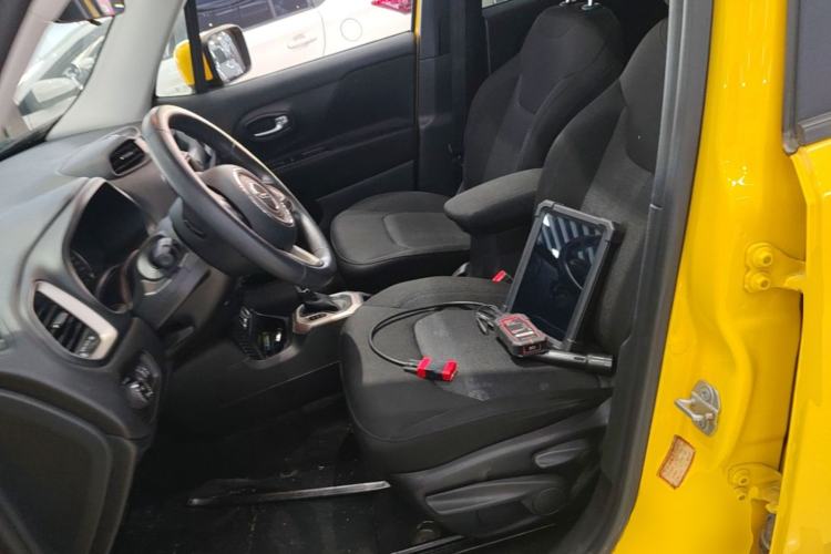 Used Jeep Renegade 2018 Connected Large Screen Version 180T Automatic High-Energy Edition Left Front Seat