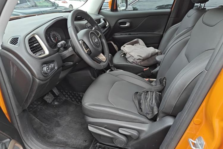 Used Jeep Renegade 2018 Connected Large Screen Version 180T Automatic High-Energy Edition Left Front Seat