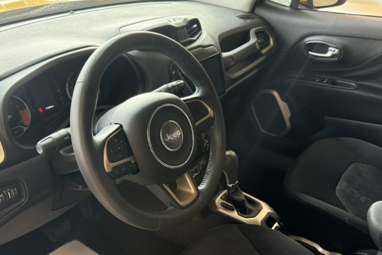 Used Jeep Renegade 2018 Connected Large Screen Version 180T Automatic High-Energy Edition Left Front Seat