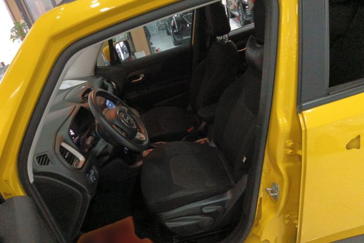 Used Jeep Renegade 2018 Connected Large Screen Version 180T Automatic High-Energy Edition Left Front Seat