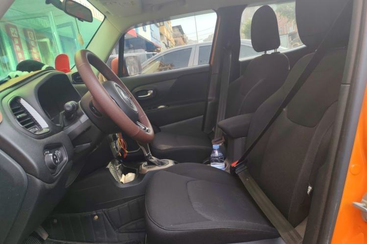 Used Jeep Renegade 2018 Connected Large Screen Version 180T Automatic High-Energy Edition Left Front Seat