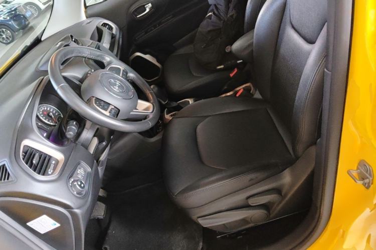 Used Jeep Renegade 2018 Connected Large Screen Version 180T Automatic Jingneng Version Left Front Seat