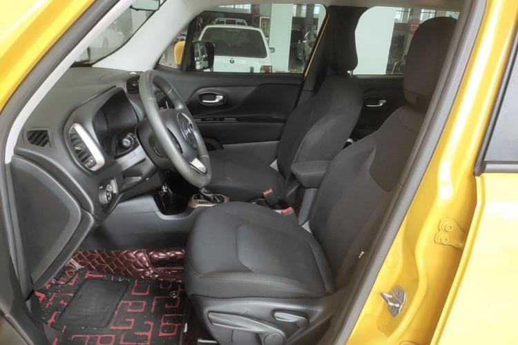 Used Jeep Renegade 2018 Connected Large Screen Version 180T Automatic High-Energy Edition Left Front Seat