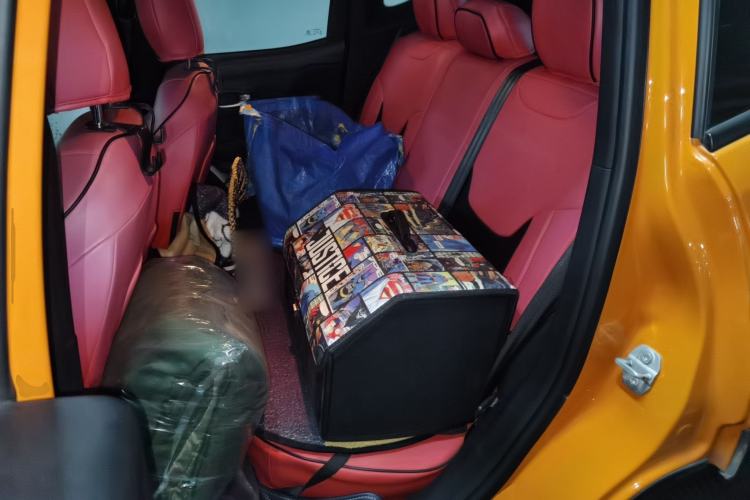Used Jeep Renegade 2018 Connected Large Screen Version 180T Automatic High-Energy Edition Left Rear Seat