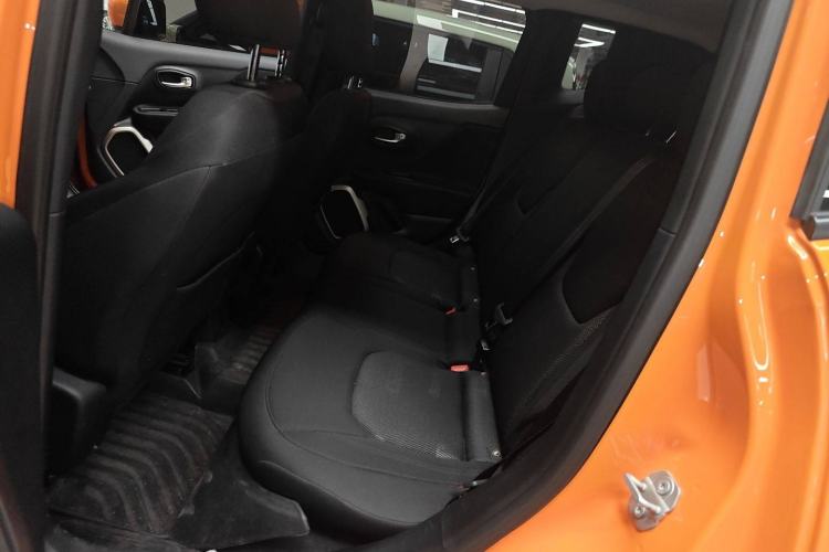 Used Jeep Renegade 2018 Connected Large Screen Version 180T Automatic High-Energy Edition Left Rear Seat