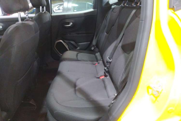 Used Jeep Renegade 2018 Connected Large Screen Version 180T Automatic High-Energy Edition Left Rear Seat