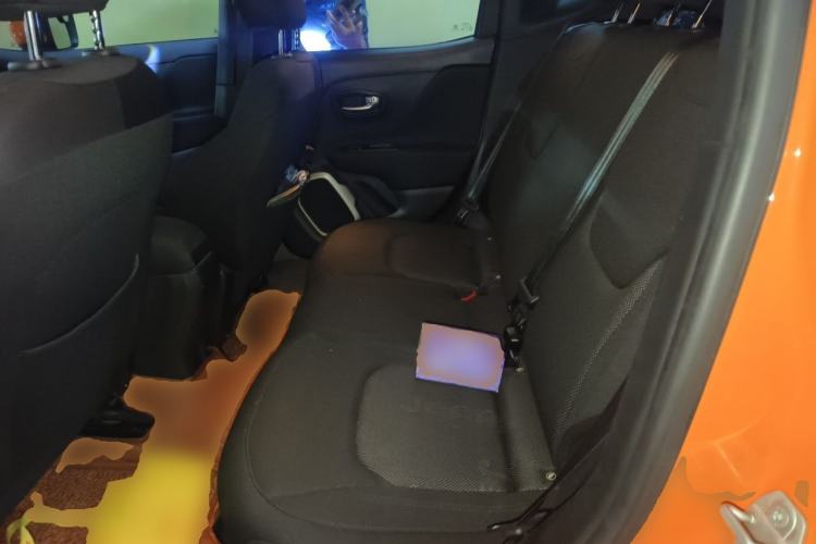 Used Jeep Renegade 2018 Connected Large Screen Version 180T Automatic High-Energy Edition Left Rear Seat