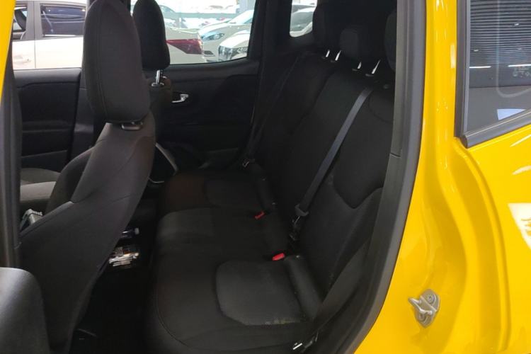 Used Jeep Renegade 2018 Connected Large Screen Version 180T Automatic High-Energy Edition Left Rear Seat