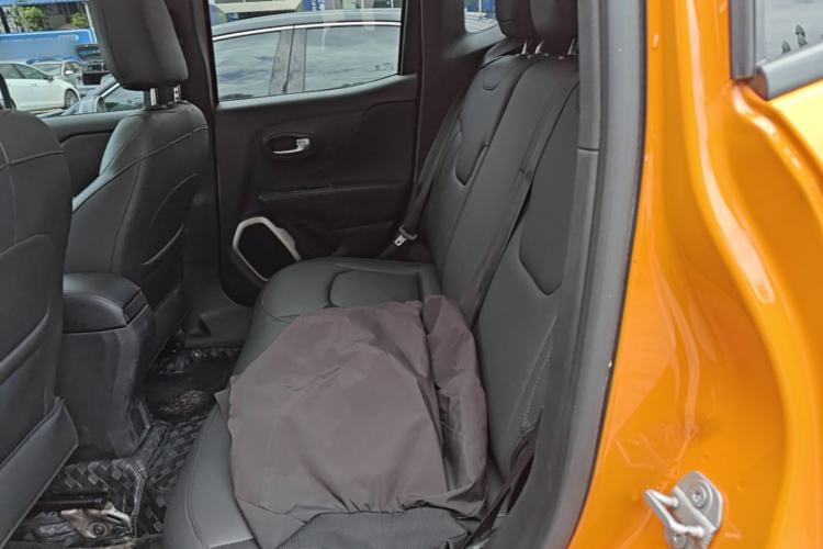 Used Jeep Renegade 2018 Connected Large Screen Version 180T Automatic High-Energy Edition Left Rear Seat