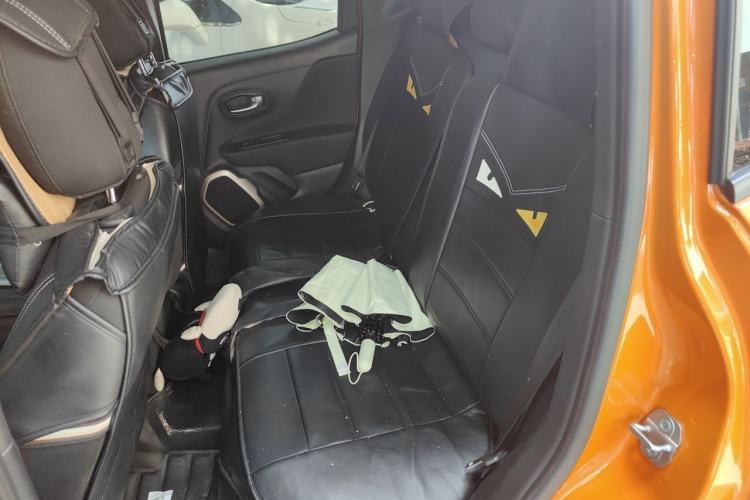 Used Jeep Renegade 2018 Connected Large Screen Version 180T Automatic High-Energy Edition Left Rear Seat