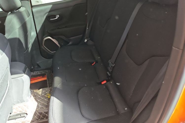 Used Jeep Renegade 2018 Connected Large Screen Version 180T Automatic High-Energy Edition Left Rear Seat