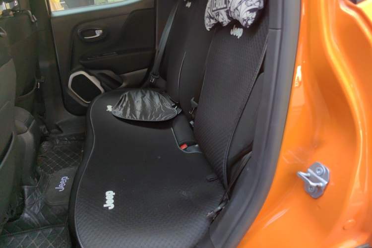 Used Jeep Renegade 2018 Connected Large Screen Version 180TS Automatic High-Energy Edition Left Rear Seat