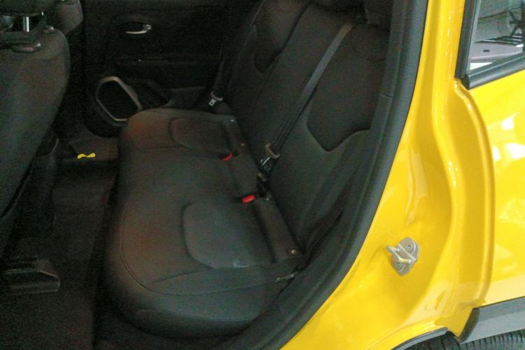 Used Jeep Renegade 2018 Connected Large Screen Version 180T Automatic High-Energy Edition Left Rear Seat