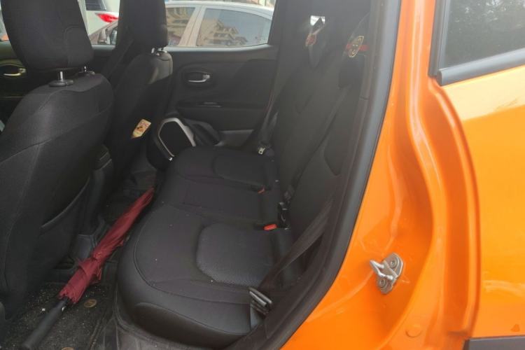 Used Jeep Renegade 2018 Connected Large Screen Version 180T Automatic High-Energy Edition Left Rear Seat