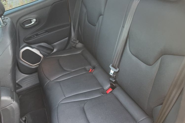 Used Jeep Renegade 2018 Connected Large Screen Version 180T Automatic Jingneng Version Left Rear Seat