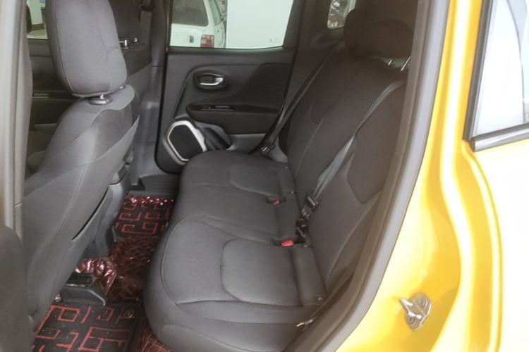 Used Jeep Renegade 2018 Connected Large Screen Version 180T Automatic High-Energy Edition Left Rear Seat