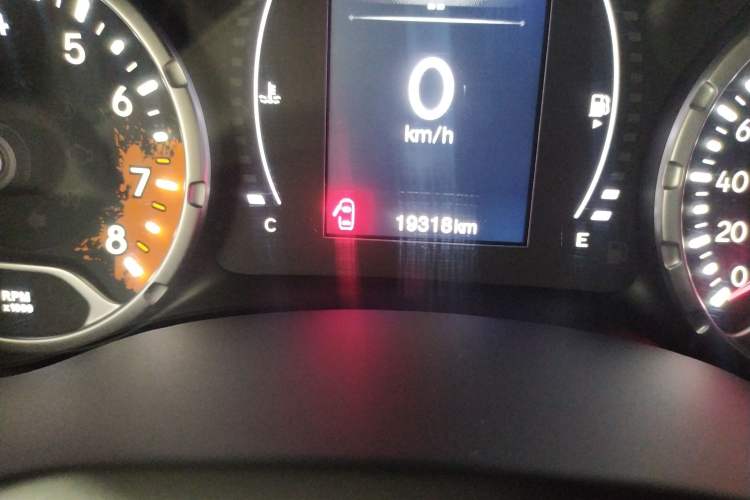 Used Jeep Renegade 2018 Connected Large Screen Version 180T Automatic High-Energy Edition Odometer Close Up