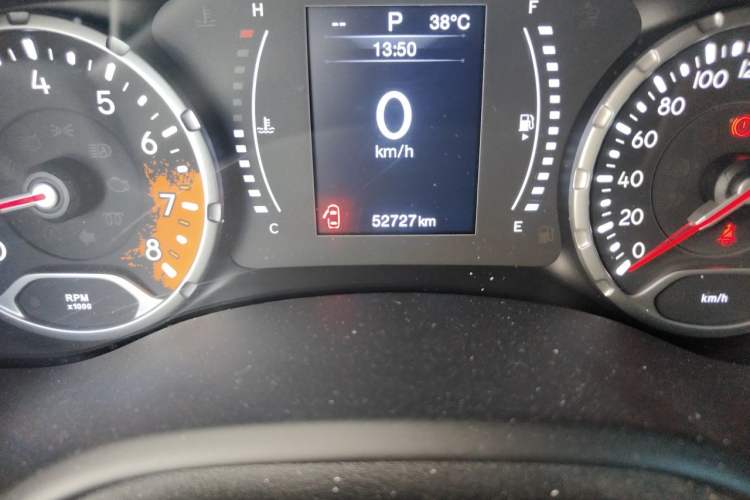 Used Jeep Renegade 2018 Connected Large Screen Version 180T Automatic High-Energy Edition Odometer Close Up