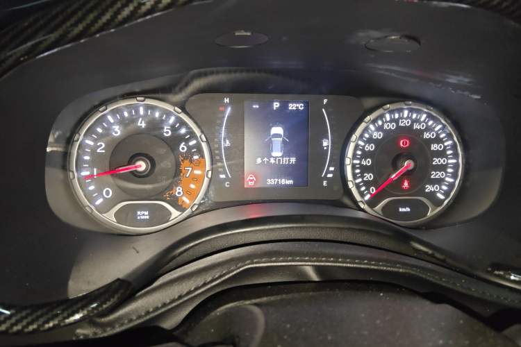 Used Jeep Renegade 2018 Connected Large Screen Version 180T Automatic High-Energy Edition Odometer Close Up