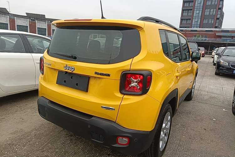 Used Jeep Renegade 2018 Connected Large Screen Version 180T Automatic High-Energy Edition Rear Right 45 Deg