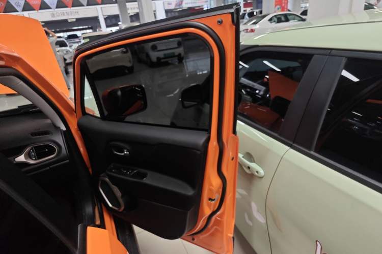 Used Jeep Renegade 2018 Connected Large Screen Version 180T Automatic High-Energy Edition Right Front Door Interior