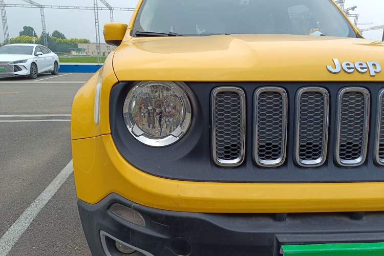 Used Jeep Renegade 2018 Connected Large Screen Version 180T Automatic Jingneng Version Right Front Headlight