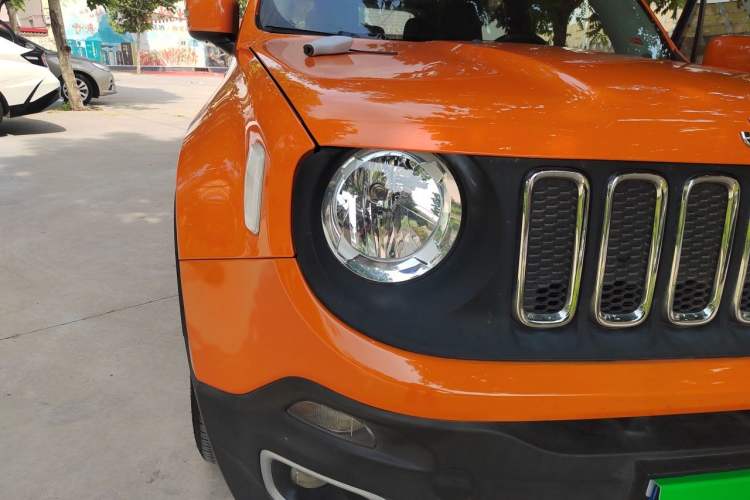 Used Jeep Renegade 2018 Connected Large Screen Version 180T Automatic Jingneng Version Right Front Headlight