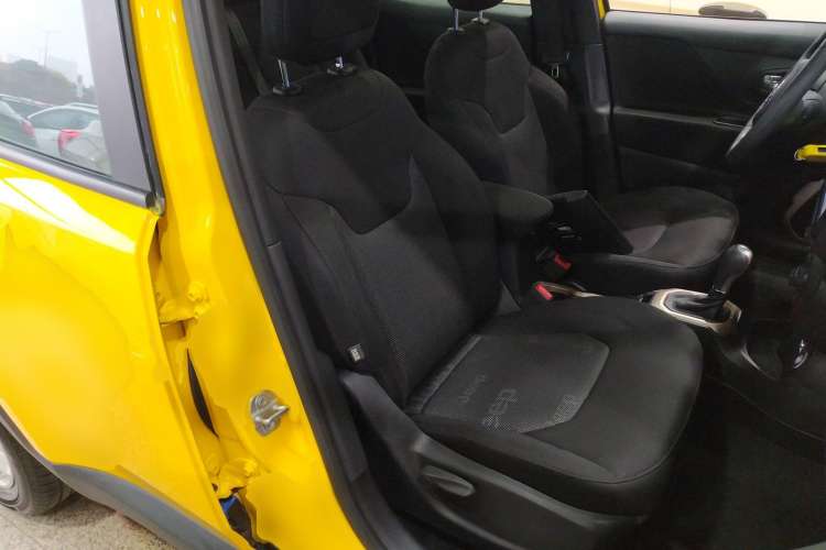 Used Jeep Renegade 2018 Connected Large Screen Version 180T Automatic High-Energy Edition Right Front Seat
