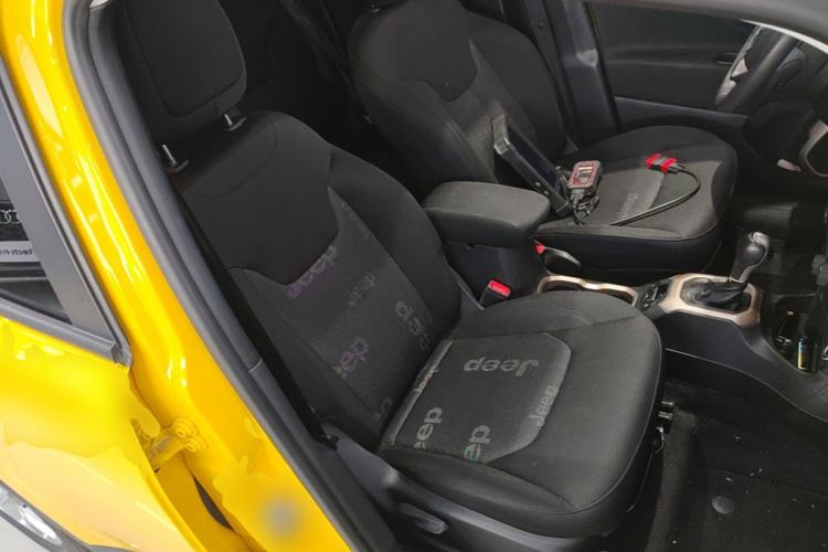 Used Jeep Renegade 2018 Connected Large Screen Version 180T Automatic High-Energy Edition Right Front Seat
