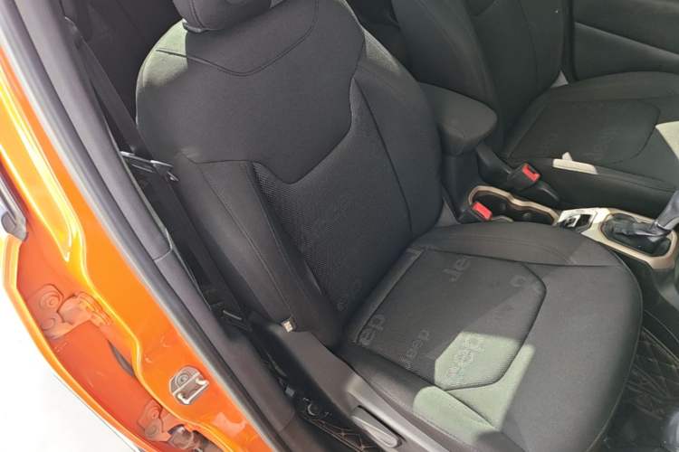 Used Jeep Renegade 2018 Connected Large Screen Version 180T Automatic High-Energy Edition Right Front Seat