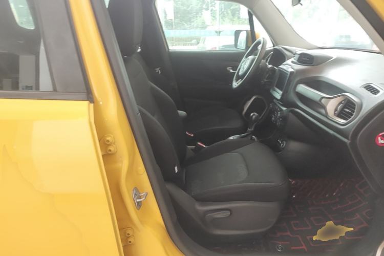 Used Jeep Renegade 2018 Connected Large Screen Version 180T Automatic High-Energy Edition Right Front Seat