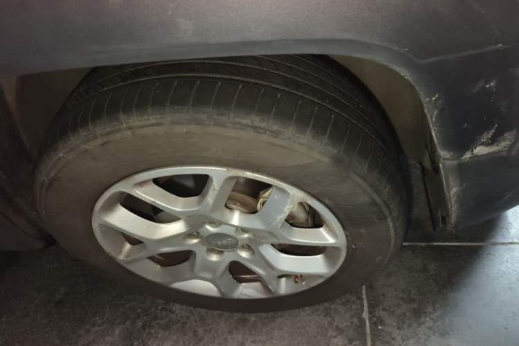 Used Jeep Renegade 2018 Connected Large Screen Version 180T Automatic High-Energy Edition Right Front Wheel Hub
