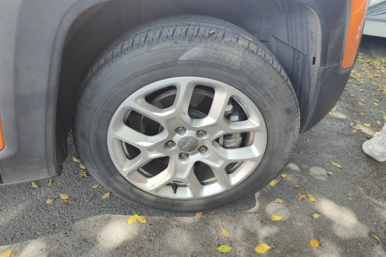 Used Jeep Renegade 2018 Connected Large Screen Version 180T Automatic High-Energy Edition Right Front Wheel Hub