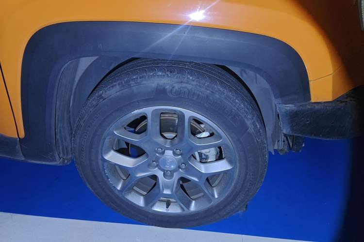 Used Jeep Renegade 2018 Connected Large Screen Version 180T Automatic High-Energy Edition Right Front Wheel Hub
