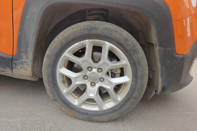 Used Jeep Renegade 2018 Connected Large Screen Version 180T Automatic High-Energy Edition Right Front Wheel Hub