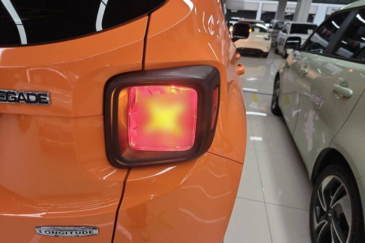 Used Jeep Renegade 2018 Connected Large Screen Version 180T Automatic High-Energy Edition Right Rear Taillight