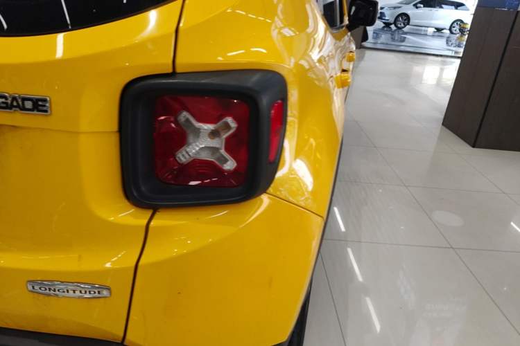 Used Jeep Renegade 2018 Connected Large Screen Version 180T Automatic High-Energy Edition Right Rear Taillight