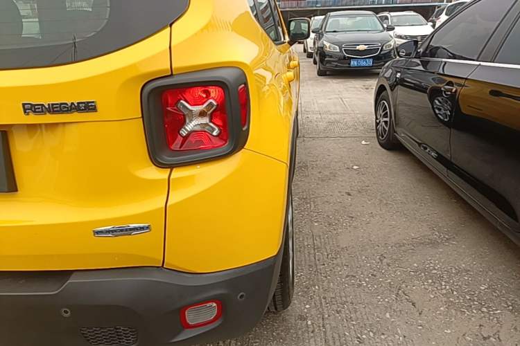 Used Jeep Renegade 2018 Connected Large Screen Version 180T Automatic High-Energy Edition Right Rear Taillight