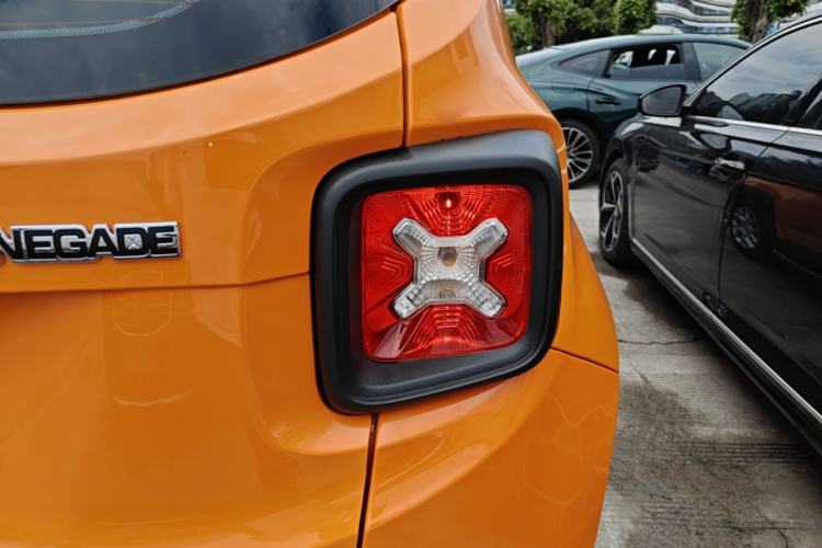 Used Jeep Renegade 2018 Connected Large Screen Version 180T Automatic High-Energy Edition Right Rear Taillight