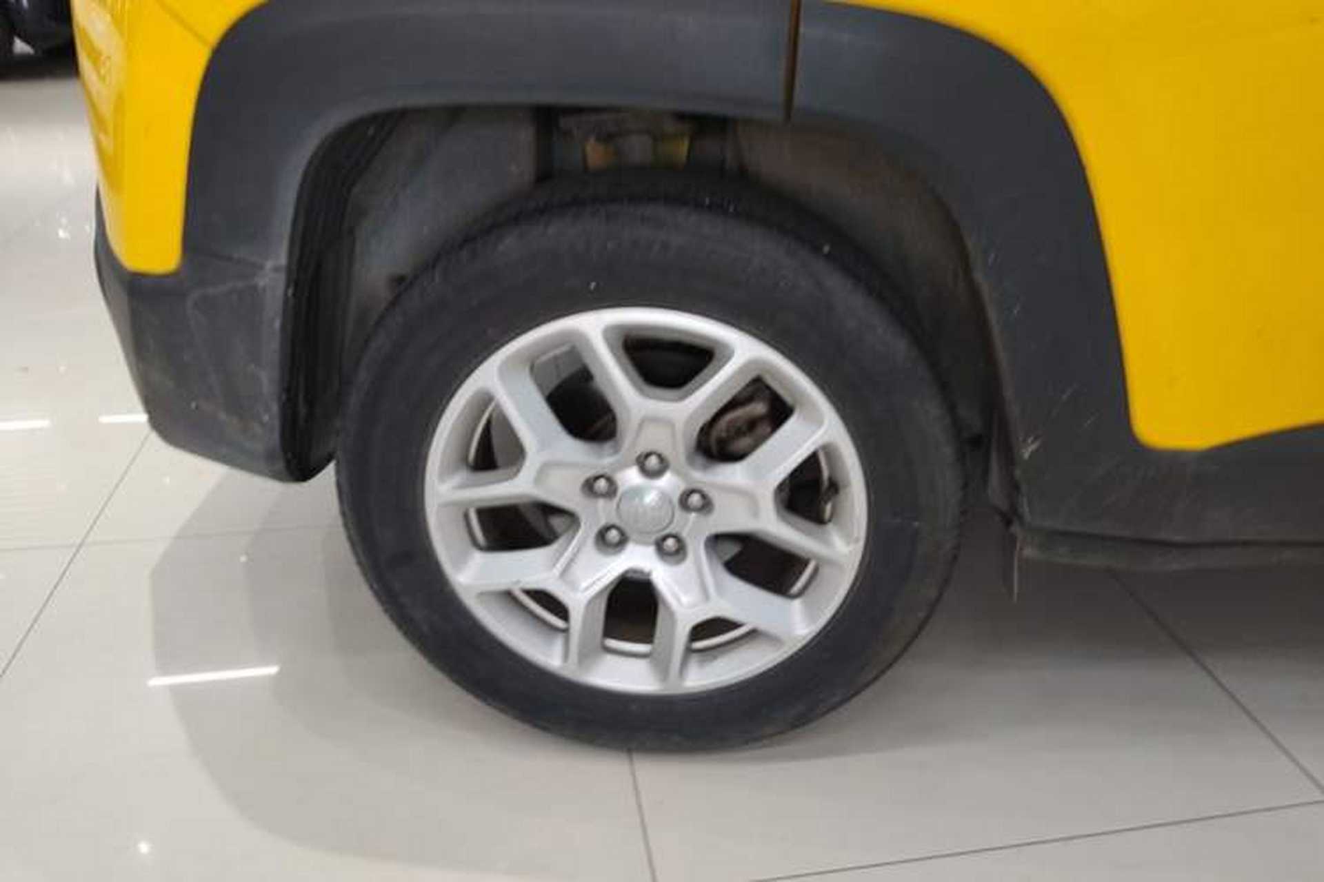 Used Jeep Renegade 2018 Connected Large Screen Version 180T Automatic High-Energy Edition Right Rear Wheel Hub