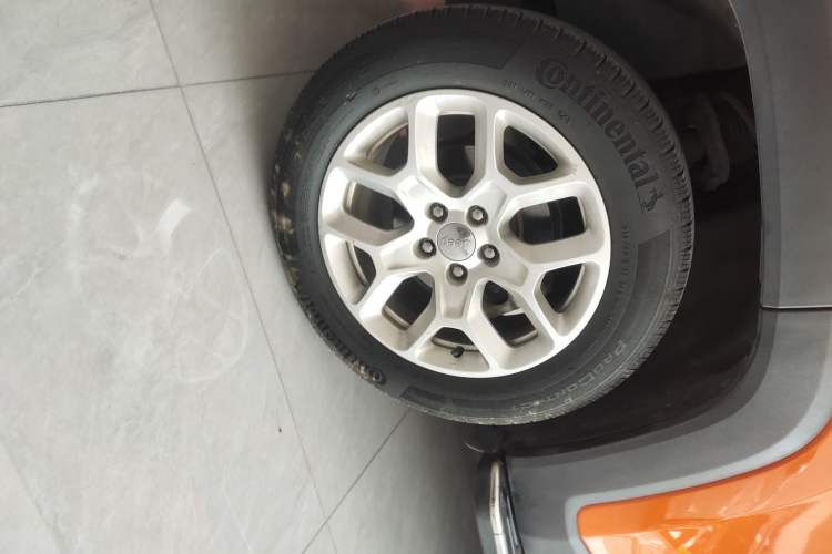 Used Jeep Renegade 2018 Connected Large Screen Version 180T Automatic Jingneng Version Right Rear Wheel Hub