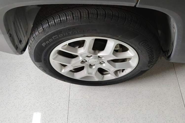 Used Jeep Renegade 2018 Connected Large Screen Version 180T Automatic Jingneng Version Right Rear Wheel Hub