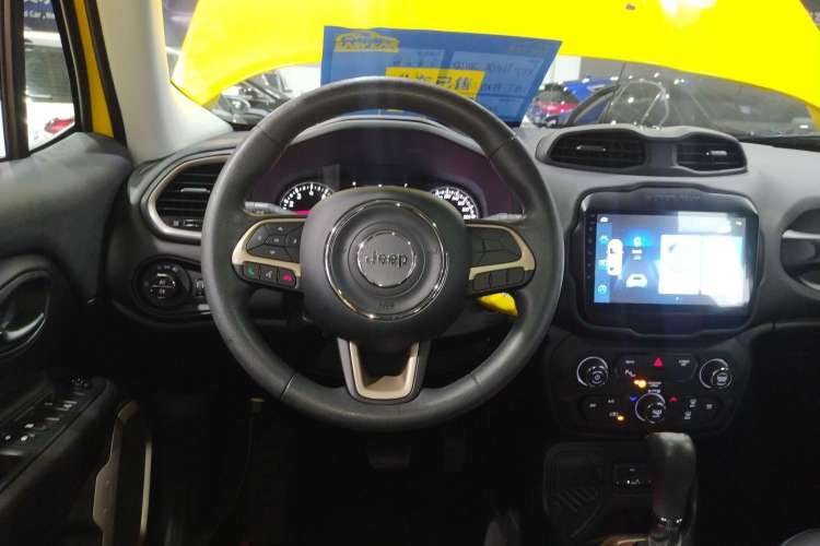 Used Jeep Renegade 2018 Connected Large Screen Version 180T Automatic High-Energy Edition Steering Wheel