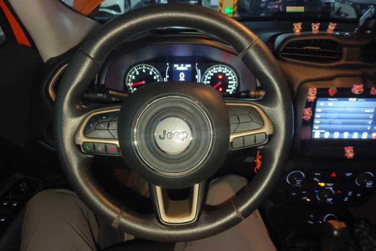 Used Jeep Renegade 2018 Connected Large Screen Version 180T Automatic High-Energy Edition Steering Wheel