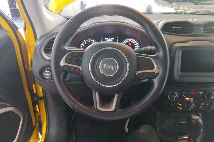 Used Jeep Renegade 2018 Connected Large Screen Version 180T Automatic High-Energy Edition Steering Wheel