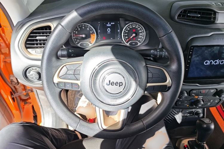 Used Jeep Renegade 2018 Connected Large Screen Version 180T Automatic High-Energy Edition Steering Wheel