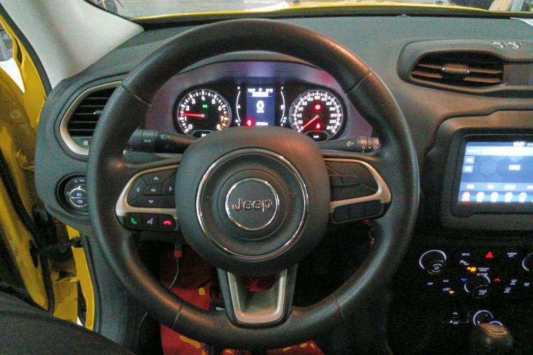 Used Jeep Renegade 2018 Connected Large Screen Version 180T Automatic High-Energy Edition Steering Wheel