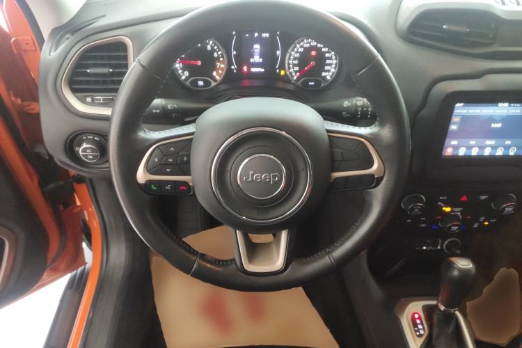 Used Jeep Renegade 2018 Connected Large Screen Version 180T Automatic Jingneng Version Steering Wheel