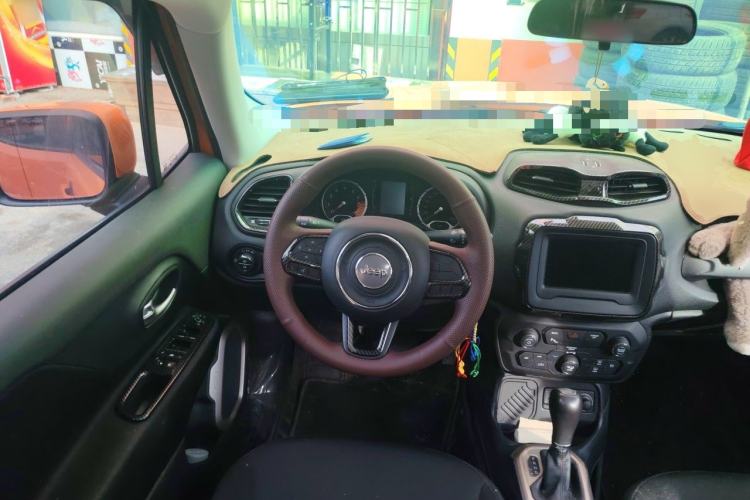 Used Jeep Renegade 2018 Connected Large Screen Version 180T Automatic High-Energy Edition Steering Wheel